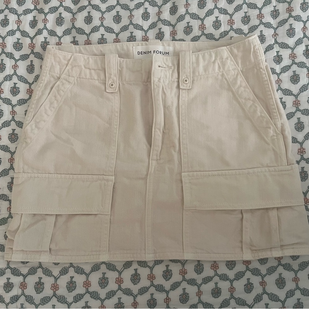Aritzia denim forum the 90s utility cargo skirt size 24